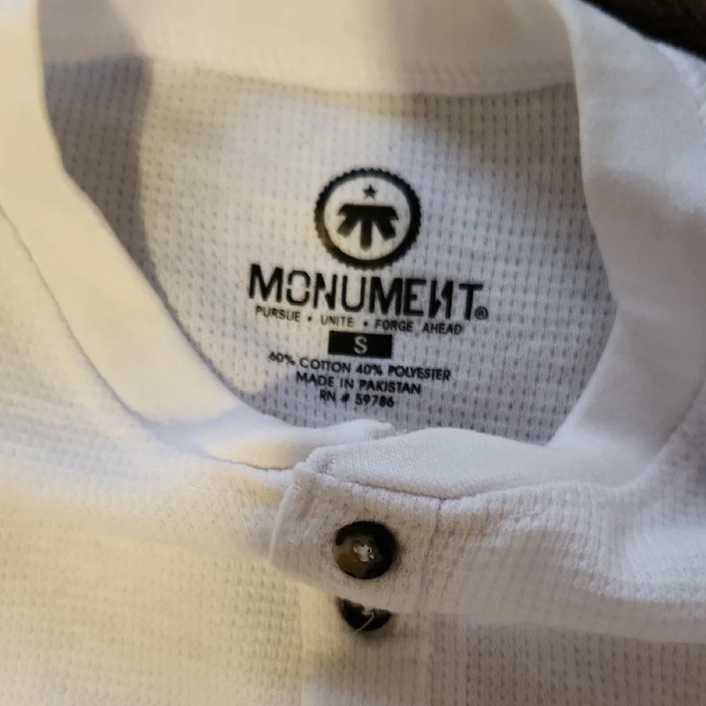 NWT Monument White Waffle Knit Henley Shirt Size Small - Picture 2 of 6